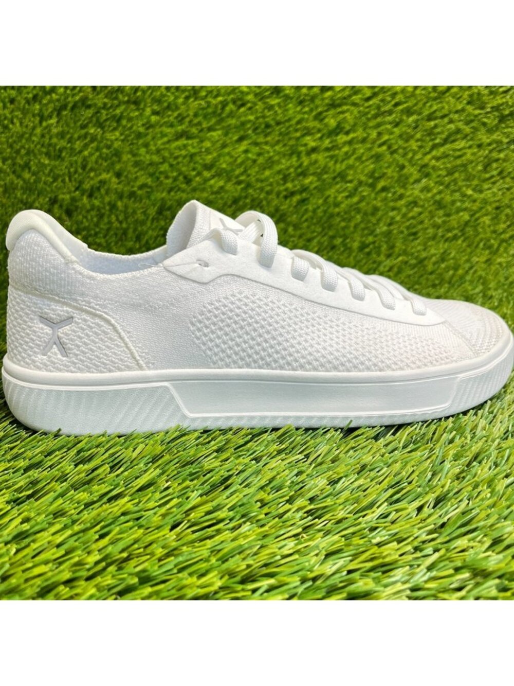 Flux Footwear Adapt Trainer White Mens Size 8.5 Womens Size 10 Athletic Shoes